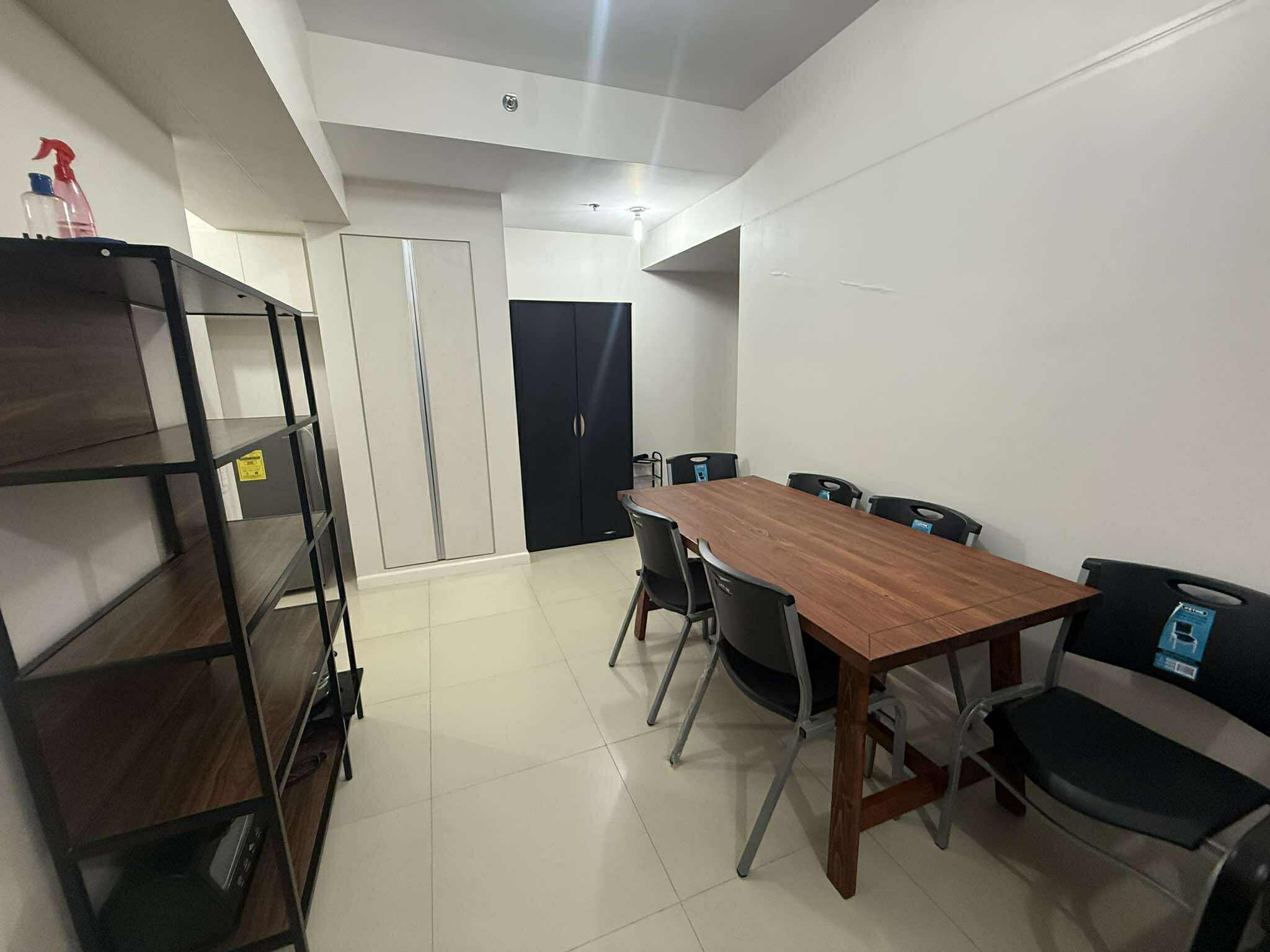 Solinea 1BR Tower 2 for RENT with Parking, Cebu Business Park https://www.rent.ph/uploads/0000/120/2025/08/28/15.jpg