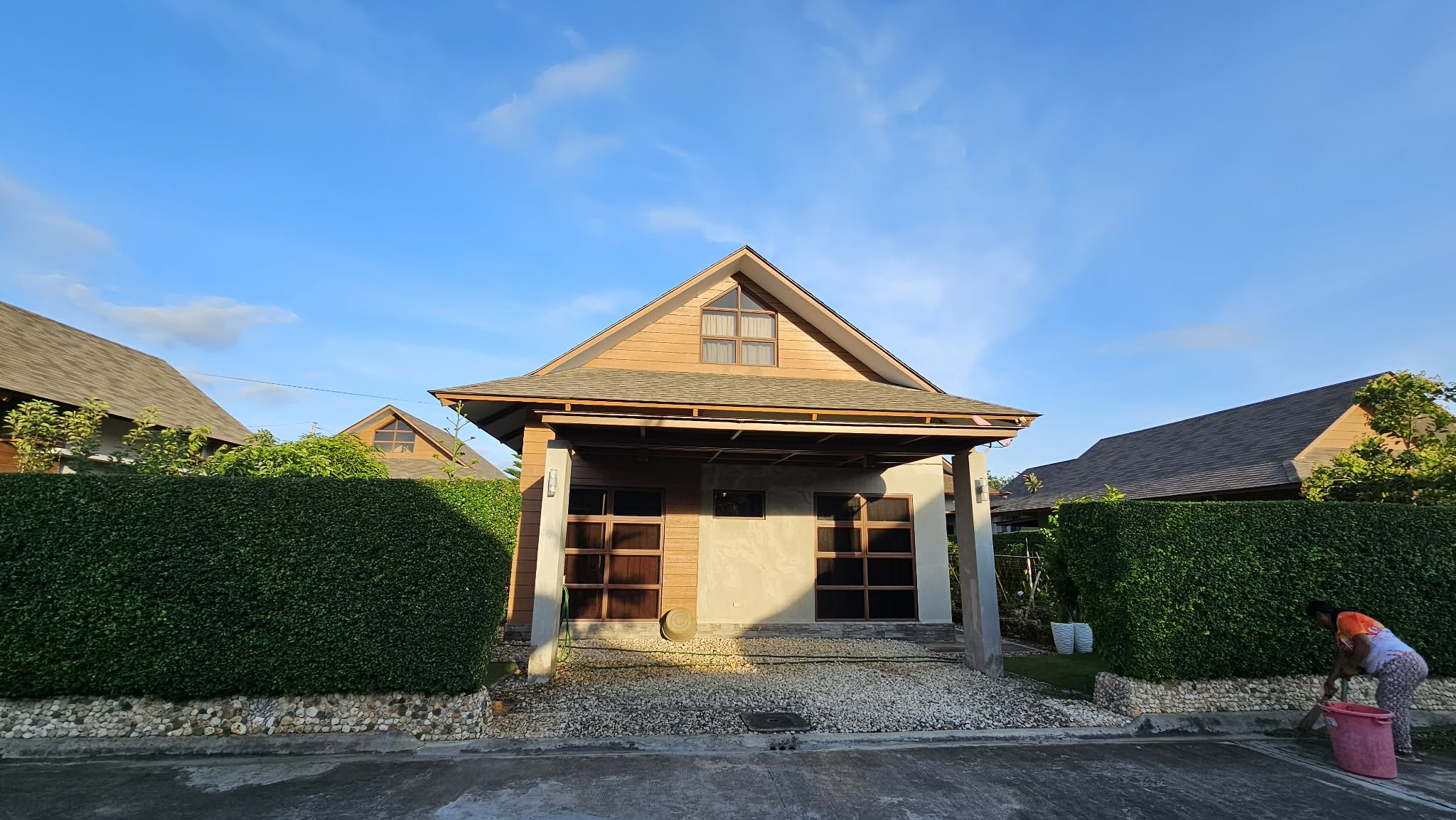 HOUSE AND LOT FOR RENT AT ADUNA BEACH VILLAS https://www.rent.ph/uploads/0000/121/2026/03/06/1.jpg