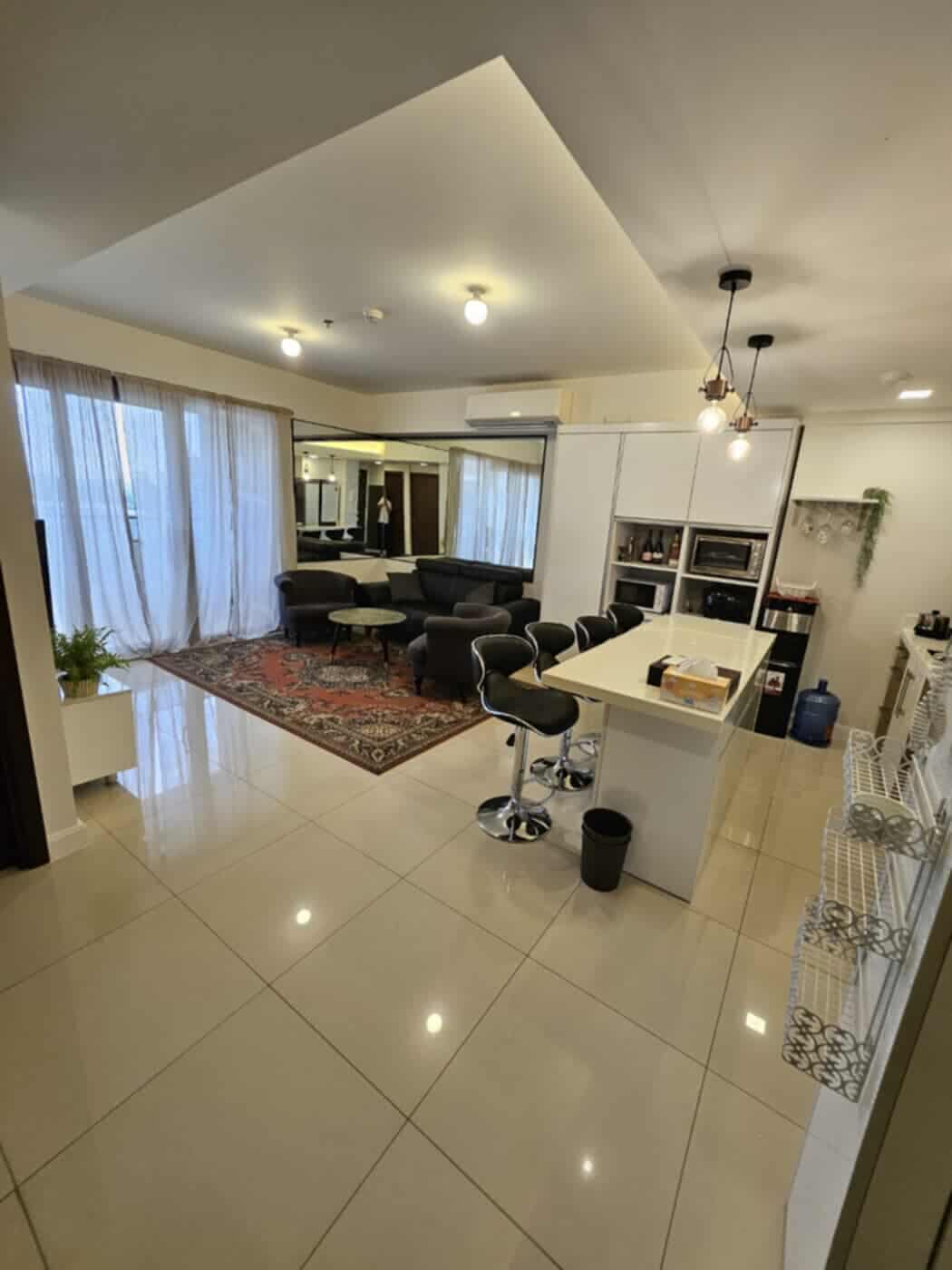 1 Bedroom Condo with parking for rent  inside Ayala business park with Direct Access to Ayala Mall https://www.rent.ph/uploads/0000/230/2025/10/01/541170418-1109348357842179-5984769698848207126-n.jpg