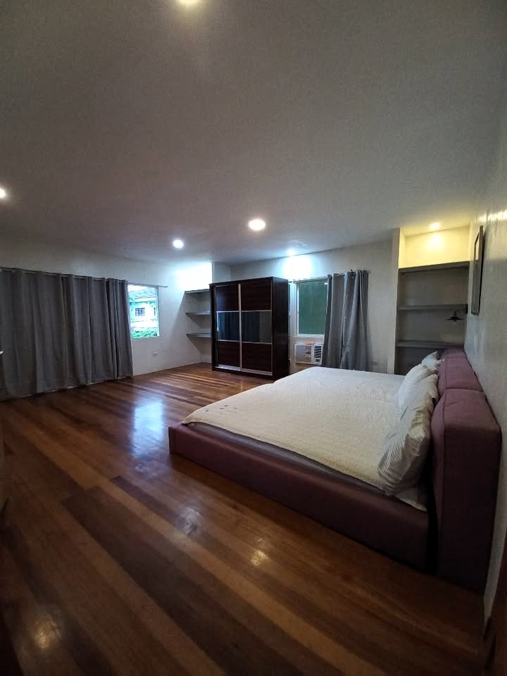 5 Bedroom with 3 car parking and Mini Garden for Rent in Banilad Cebu City https://www.rent.ph/uploads/0000/230/2025/12/11/592364161-10231035252493912-1546800741412930598-n1.jpg