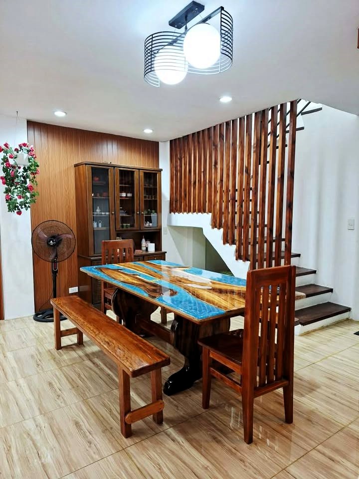 𝐅𝐨𝐫 𝐑𝐞𝐧𝐭 𝟓𝟎𝐤 𝐩𝐞𝐫  𝐦𝐨𝐧𝐭𝐡 𝟐 𝐬𝐭𝐨𝐫𝐞𝐲 𝐇𝐨𝐮𝐬𝐞 with 2 car parking 𝐢𝐧 𝐏𝐚𝐠𝐬𝐚𝐛𝐮𝐧𝐠𝐚𝐧 𝐌𝐚𝐧𝐝𝐚𝐮𝐞 𝐂𝐢𝐭𝐲 https://www.rent.ph/uploads/0000/230/2025/12/27/605500646-10232495042142514-6008953624862442603-n1.jpg