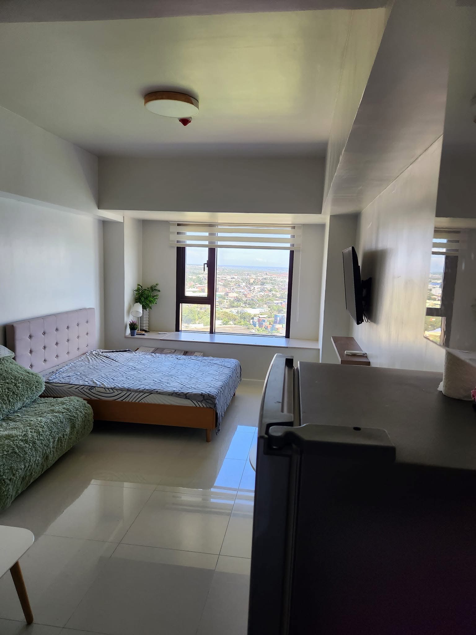 Mandani Bay Condo for rent https://www.rent.ph/uploads/0000/25/2025/09/22/img-2589.jpeg