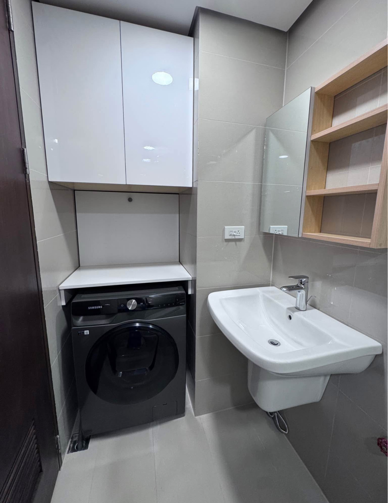 Condominium in 38 park for RENT https://www.rent.ph/uploads/0000/25/2025/11/08/img-4918.jpeg