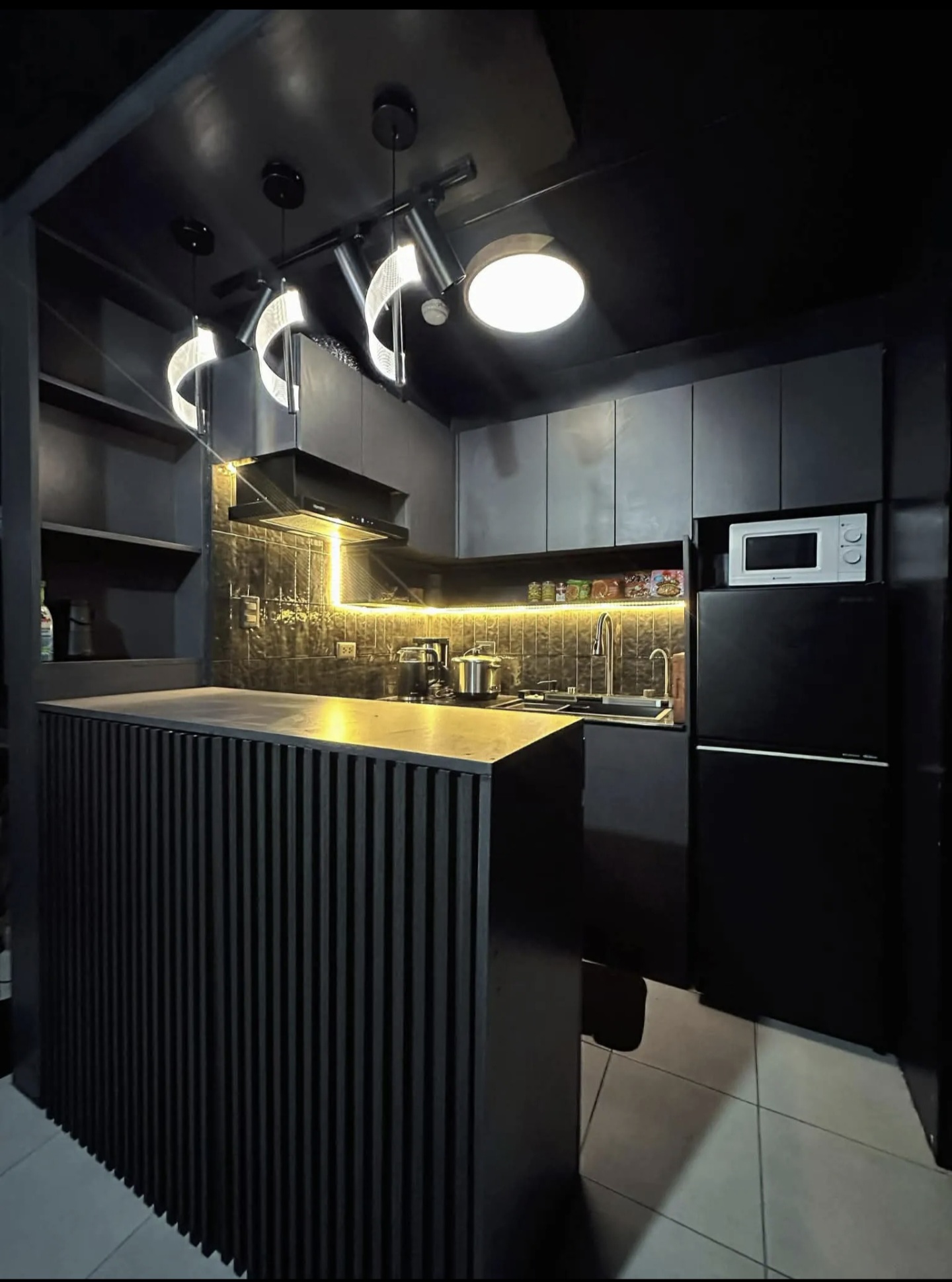 2BR IN DECA BANILAD DARK THEMED AND STYLISHED https://www.rent.ph/uploads/0000/914/2026/03/06/1000282700.jpg