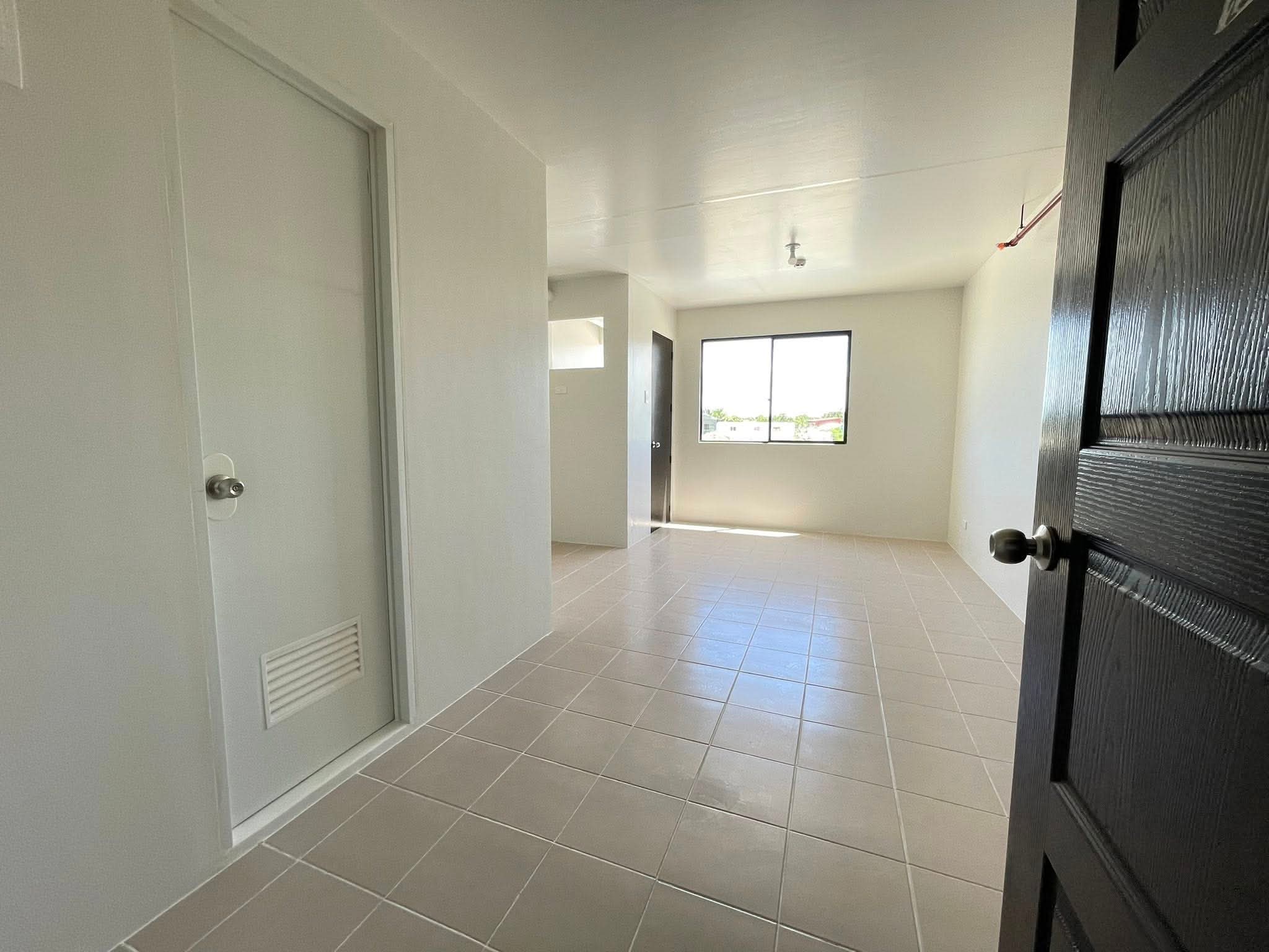 CORNER UNIT STUDIOWITH BALCONY IN PLUMERA https://www.rent.ph/uploads/0000/914/2026/03/20/1000286307.jpg