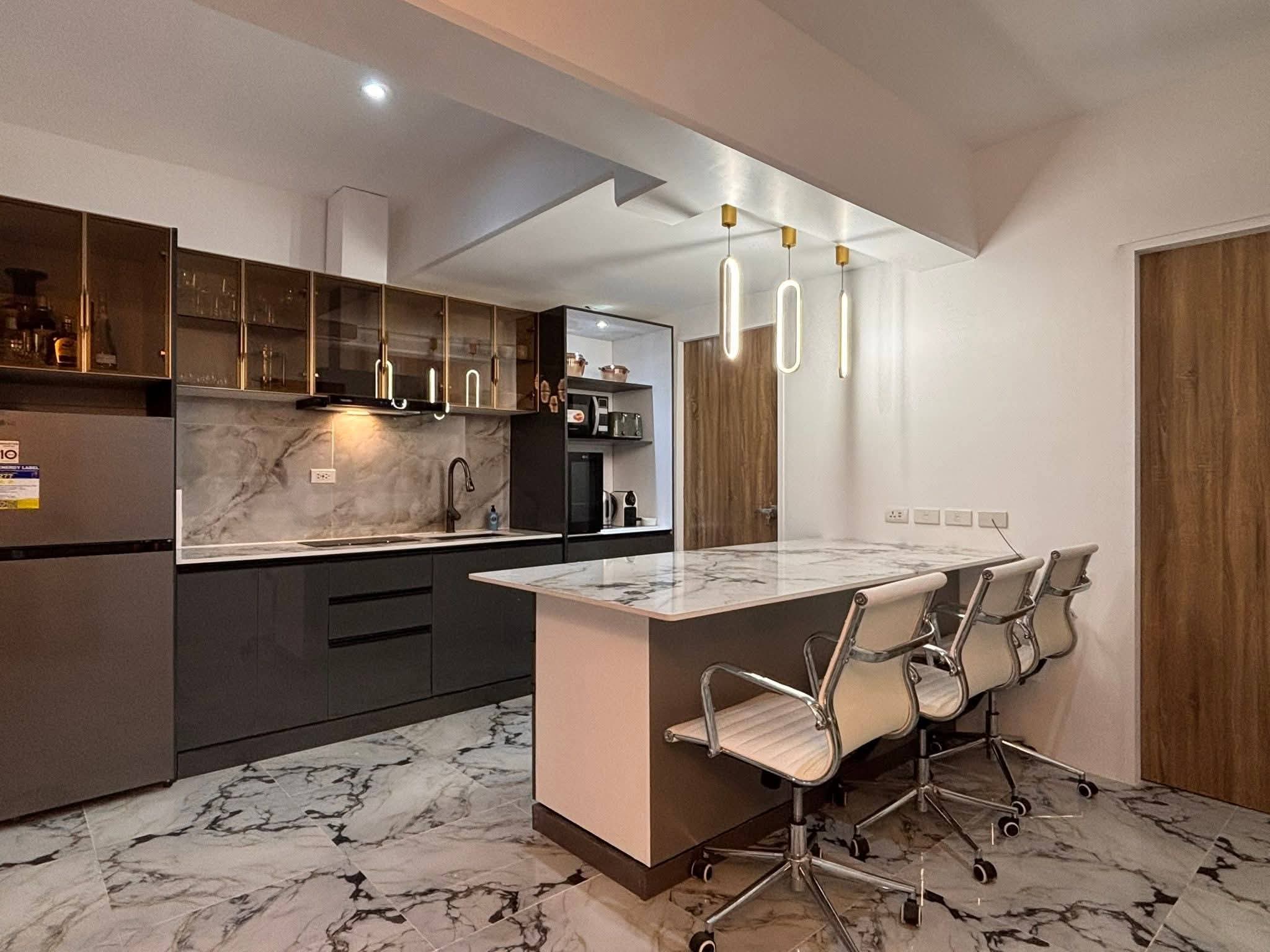 NEWLY FURNISHED 2BR IN ROYAL OCEANCREST MACTAN https://www.rent.ph/uploads/0000/914/2026/04/08/1000290642.jpg