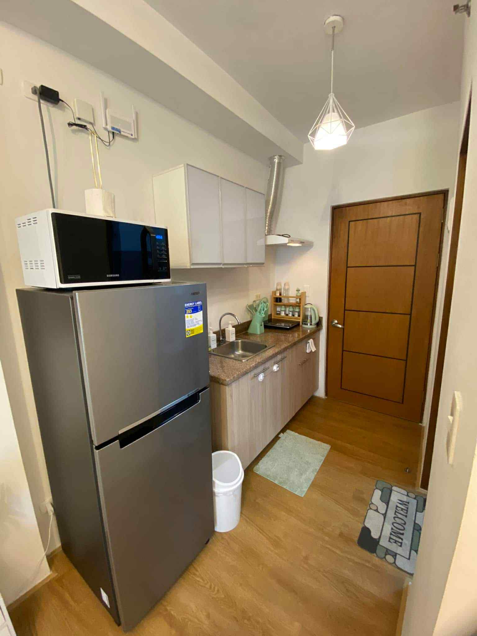 MINIMALIST STUDIO UNIT https://www.rent.ph/uploads/0012/12935/2025/06/19/0e4e4e2b-60f9-440e-803c-130a639bdd50.jpg