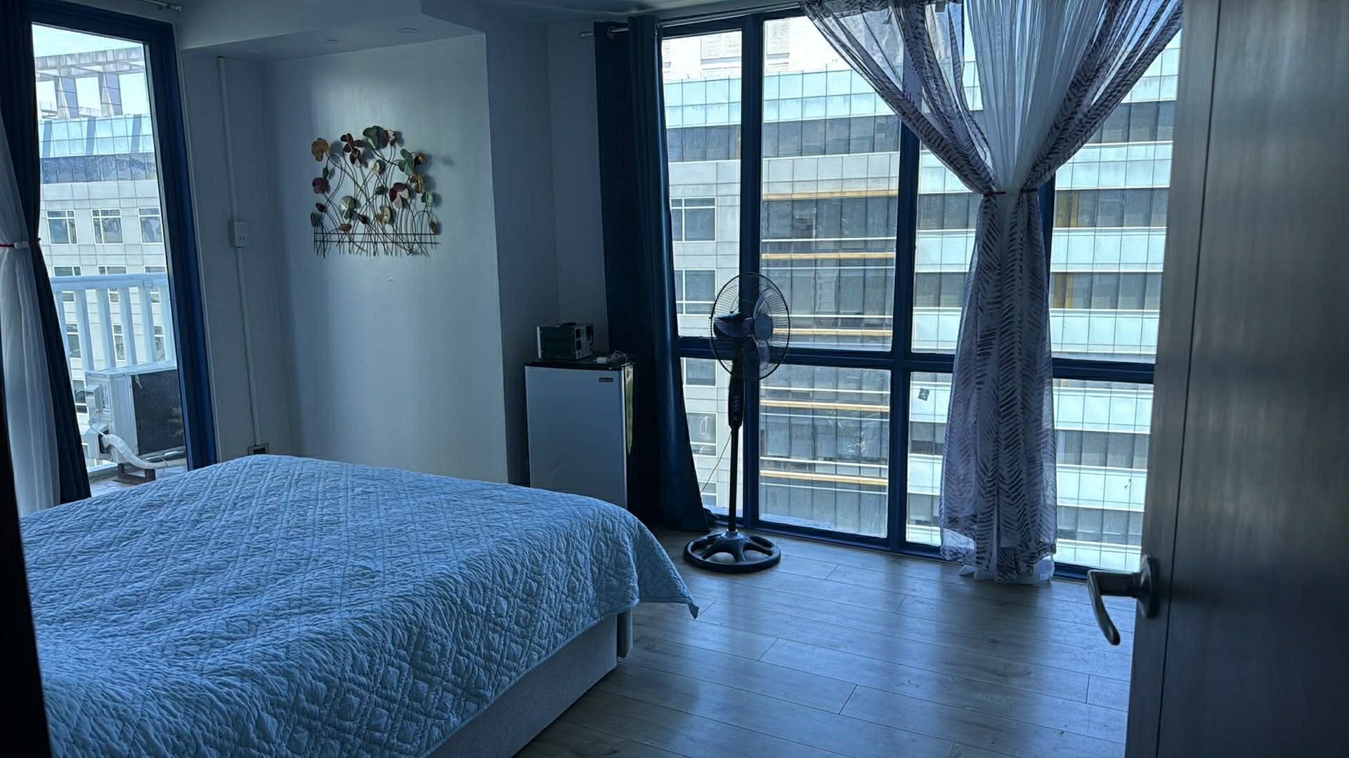 38 Park 1 bedroom with balcony https://www.rent.ph/uploads/0013/13072/2026/03/25/ebc2d9f36072cb09e96a68a17ca56b96.jpeg