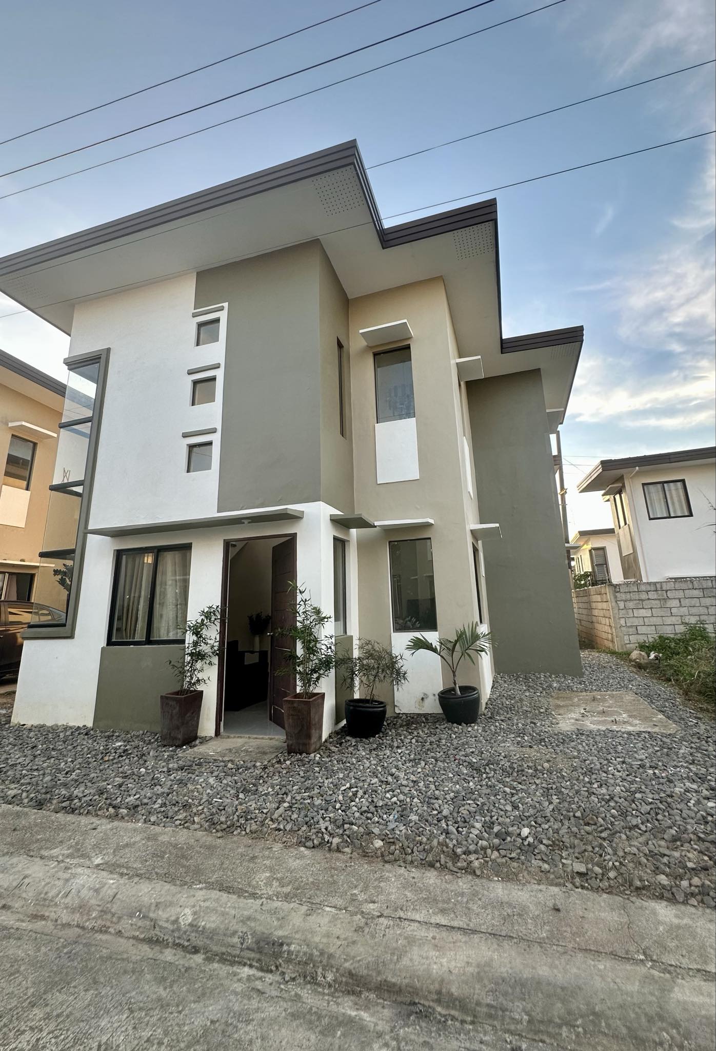 HOUSE AND LOT FOR RENT!! https://www.rent.ph/uploads/0013/13146/2025/06/17/bugana-rent-11.jpg