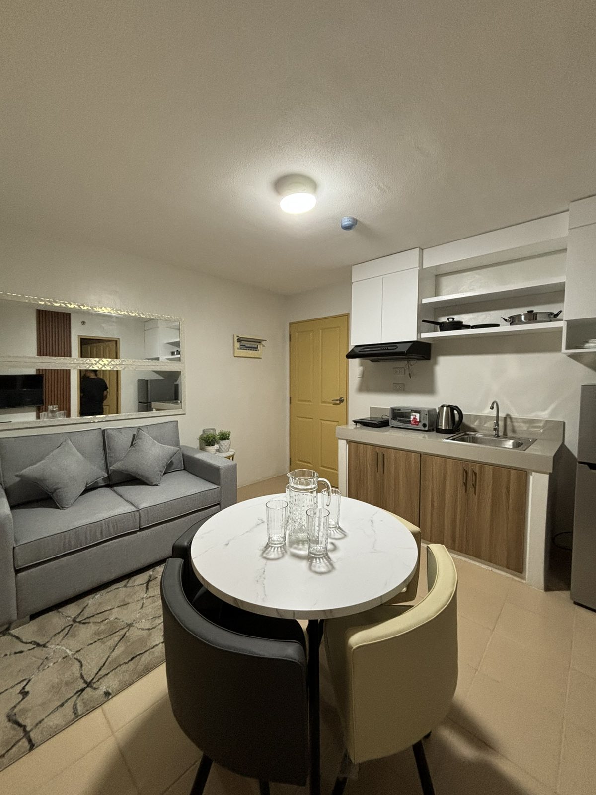 FOR RENT: 2-Bedroom Condo with Parking Space in One Spatial Iloilo City https://www.rent.ph/uploads/0013/13216/2025/10/17/img-80664d292de0b48642723c09abb031cb-v1.jpg