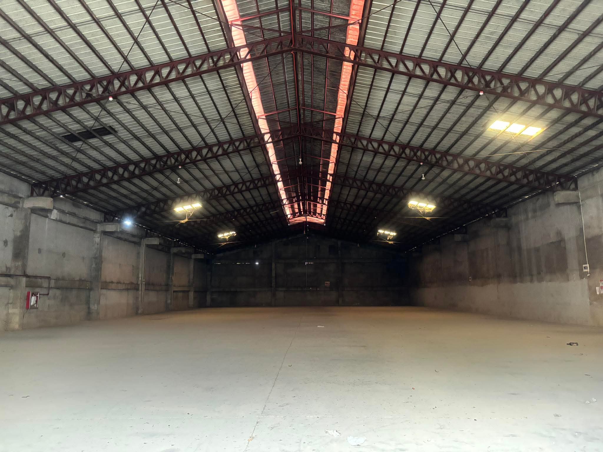 1627 SQM WAREHOUSE FOR RENT https://www.rent.ph/uploads/0015/15625/2025/05/18/2c198ec86883d2875d6813fd7031e3c33.jpeg