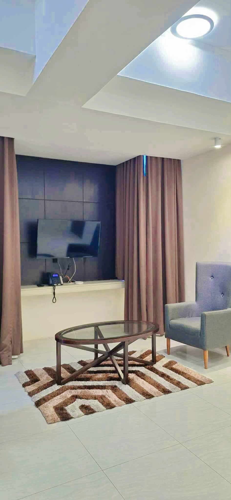 For Rent High-Ceiling 2-Bedroom Condo Unit in Mabolo https://www.rent.ph/uploads/0015/15719/2025/10/17/fb-img-1760548891260.jpg