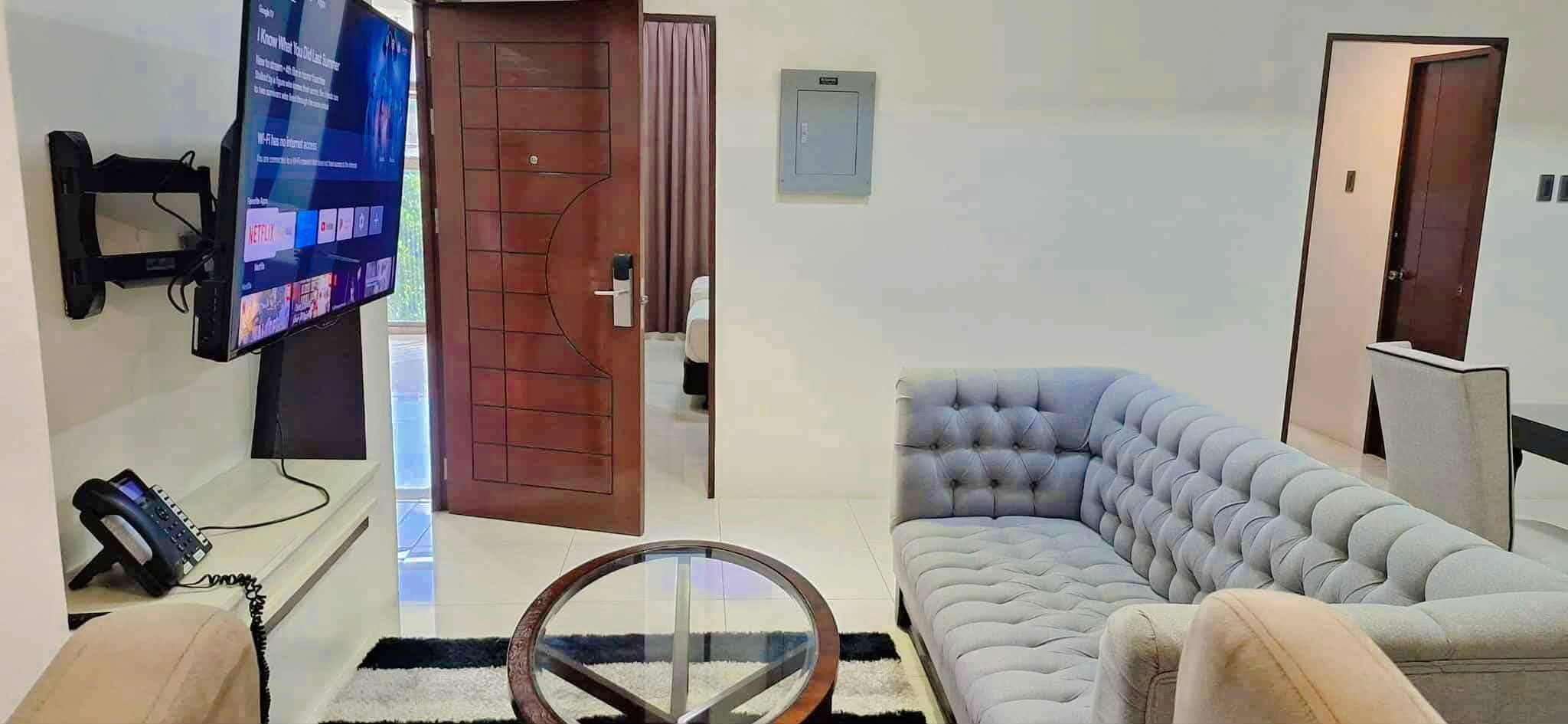 For Rent Elegant 3-Bedroom Condo in Mabolo https://www.rent.ph/uploads/0015/15719/2025/10/19/fb-img-1760722684712.jpg