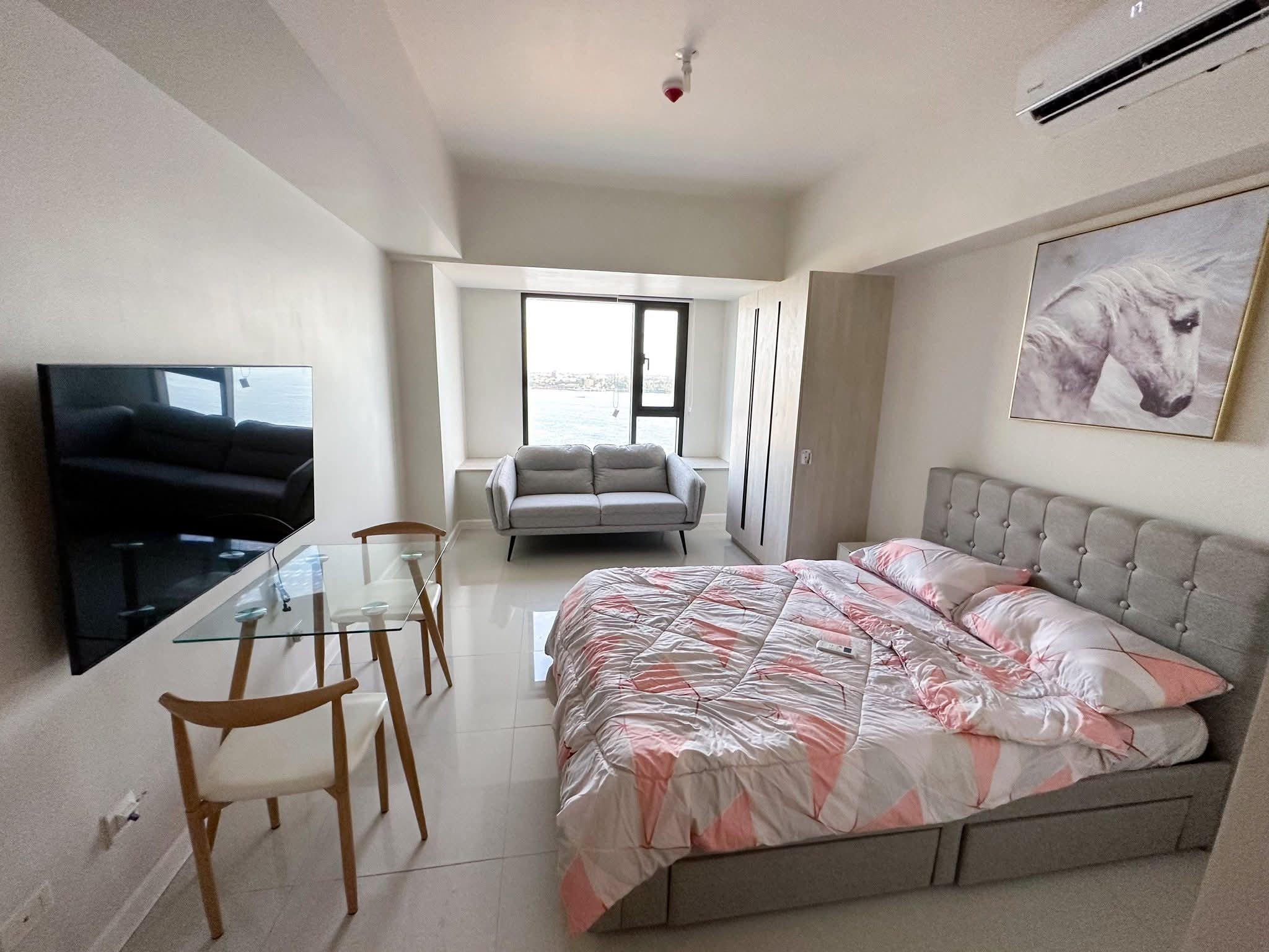 Mandani Bay Studio Unit, Tower 2 https://www.rent.ph/uploads/0015/15888/2026/01/28/j2.jpg