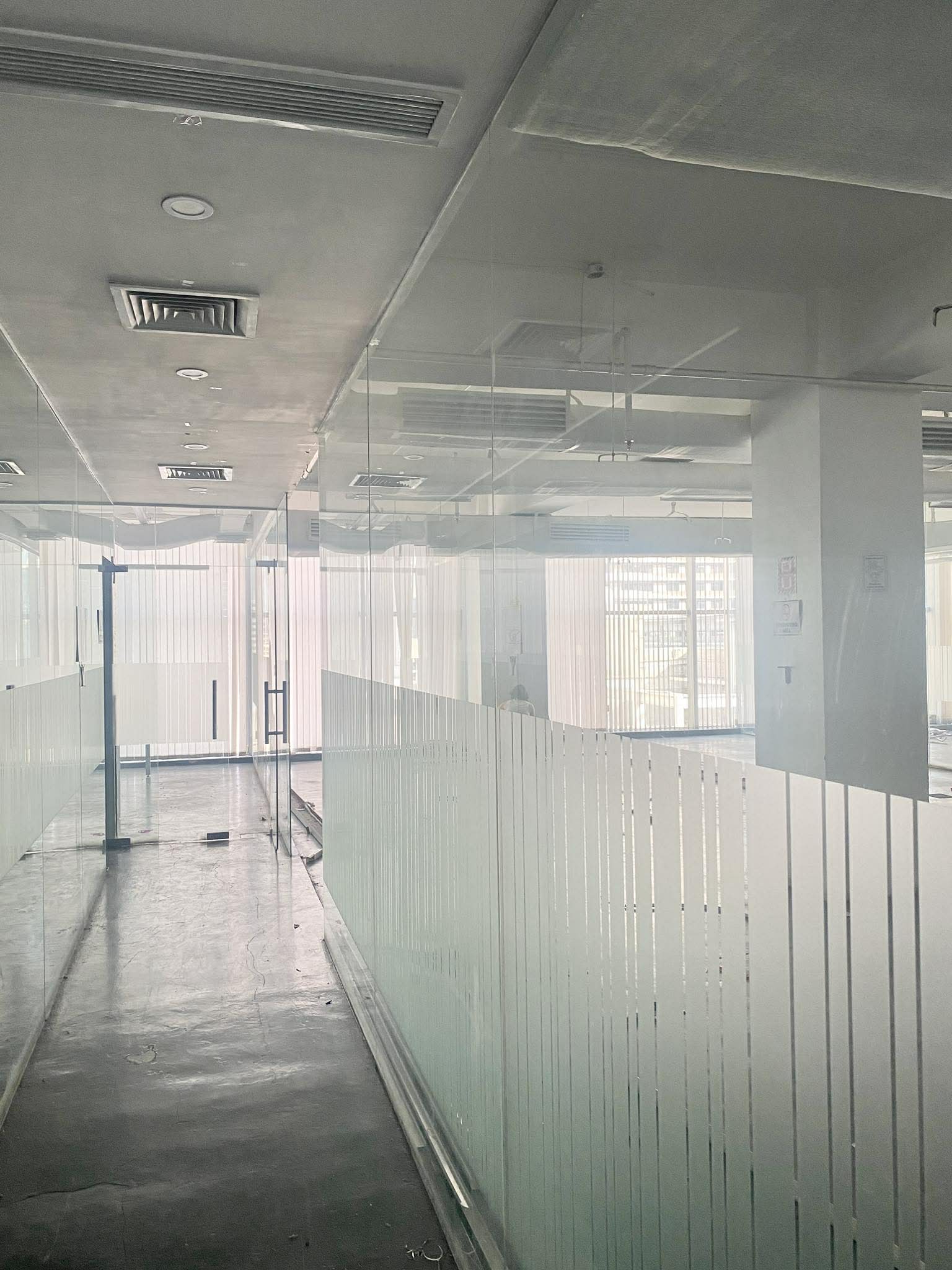 224.45 Sqm. Semi-Fitted Office Space FOR RENT In Cebu Business Park https://www.rent.ph/uploads/0016/16144/2026/01/25/611351496-1549582916342624-7601994993874371141-n.jpg