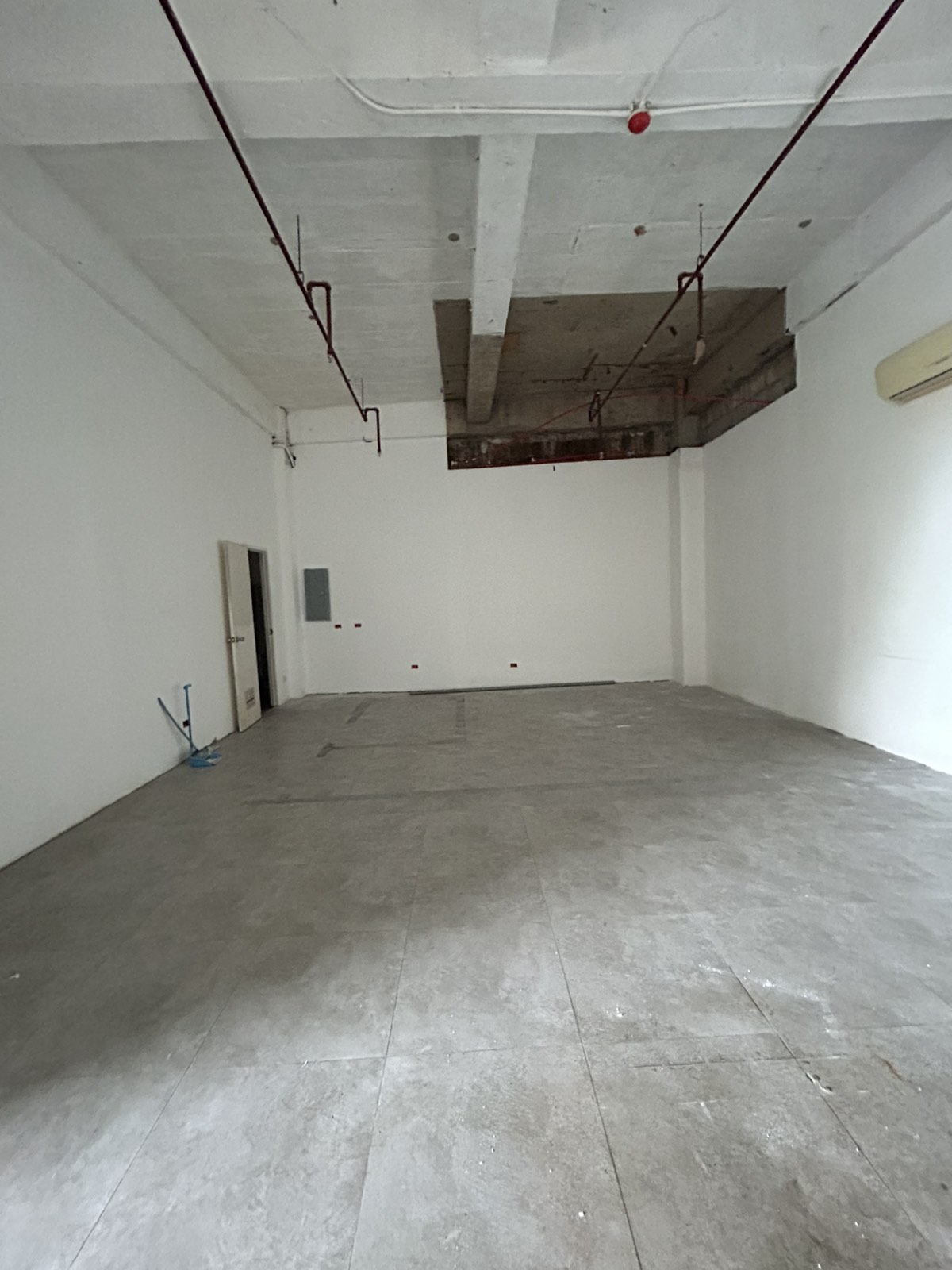 Commercial Space for Rent in Mabolo Cebu City – 68 sqm 2nd Floor | Near Hotels, Banks & Lifestyle Hubs https://www.rent.ph/uploads/0016/16244/2026/01/26/52.jpg