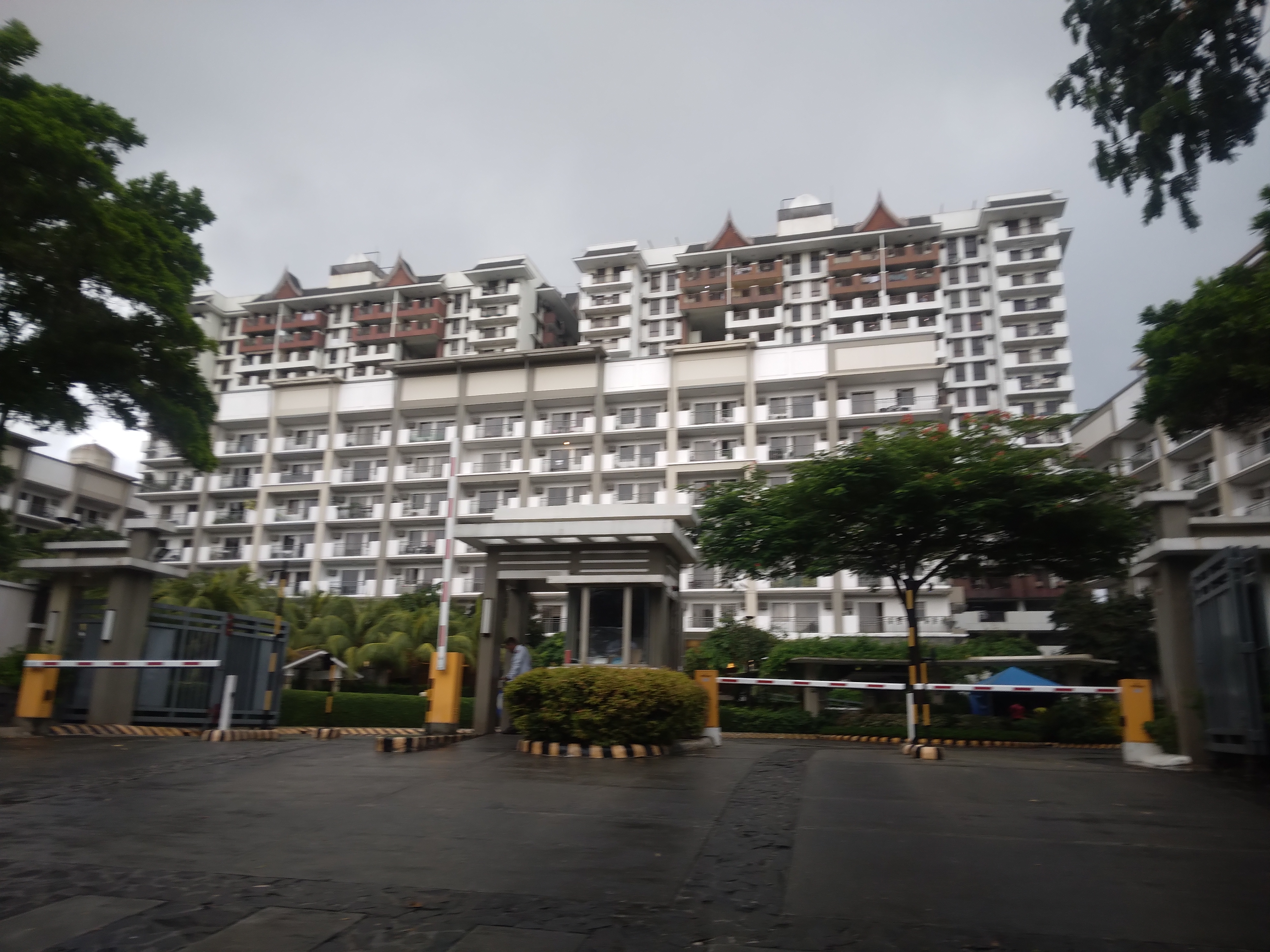 2 bedrooms bare unit with balcony @ Acacia Estates Taguig City https://www.rent.ph/uploads/0019/19601/2025/08/25/20250705-114733.jpg