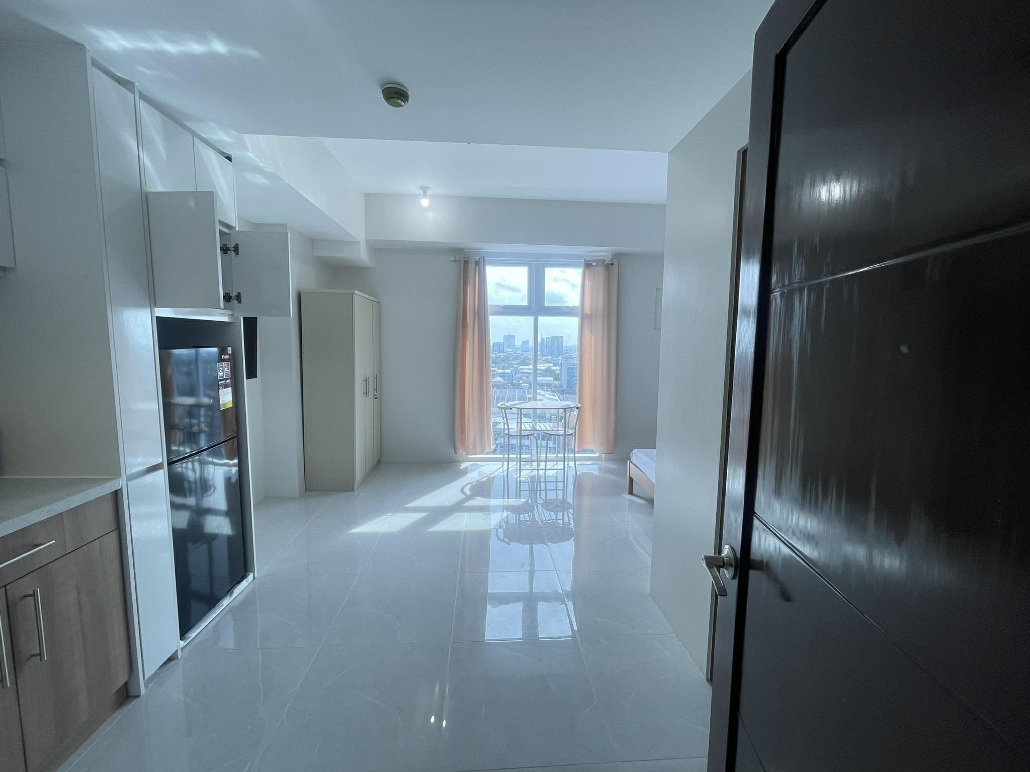 Studio-Condominium https://www.rent.ph/uploads/0019/19777/2025/12/09/1000028665.jpg