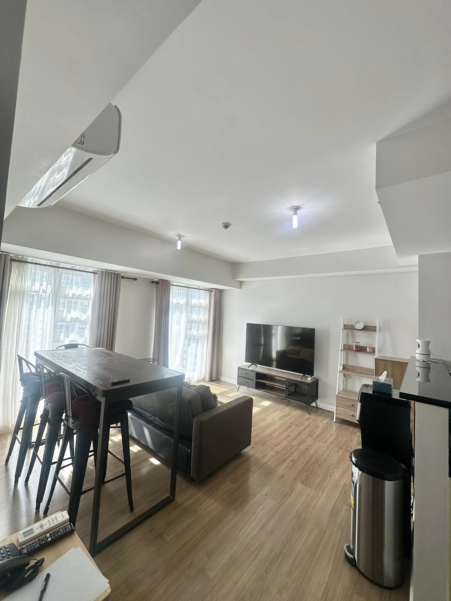 Corner 2BR with Balcony and Parking for RENT Solinea, Cebu business park, Cebu City https://www.rent.ph/uploads/0020/20483/2026/03/27/1.jpg