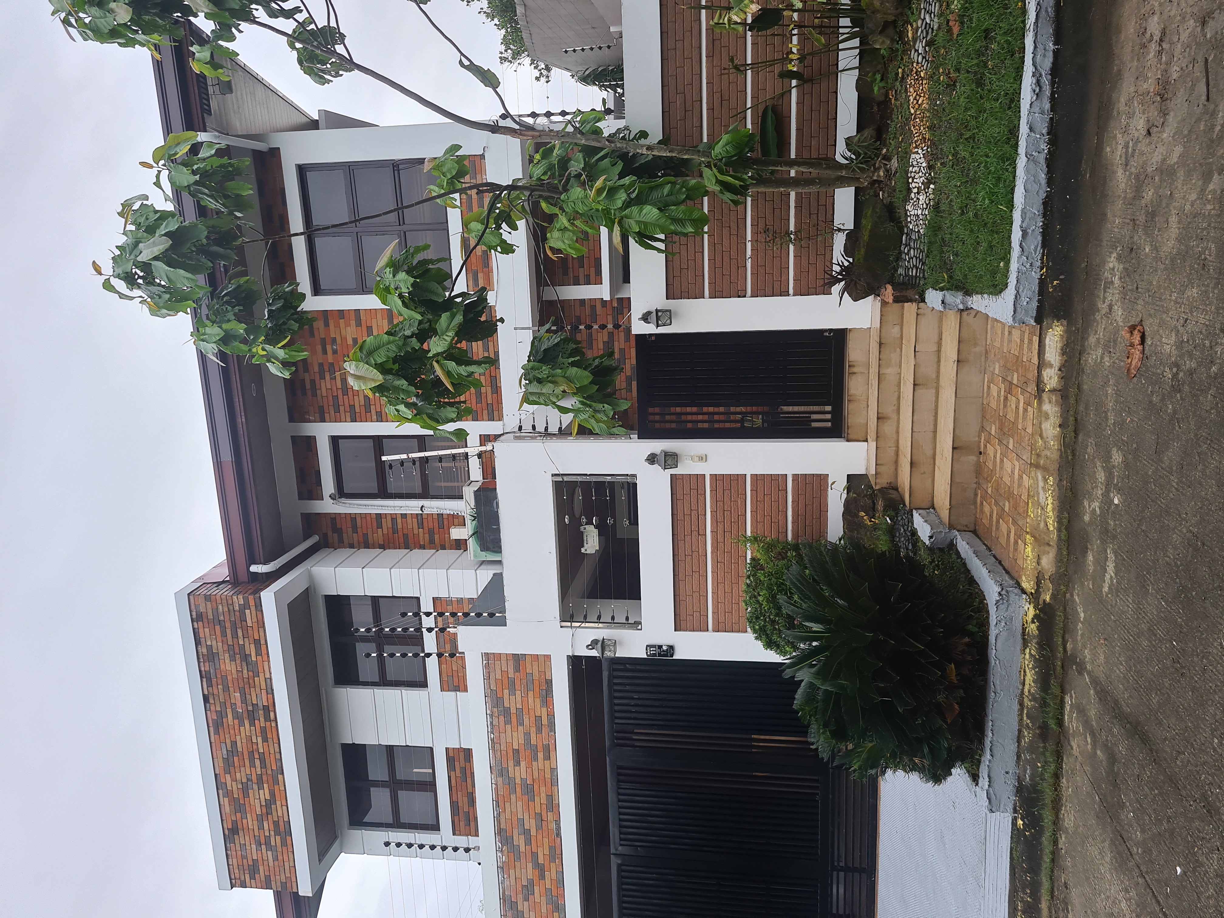 Fully furnished 5 bedroom house & lot near MCX https://www.rent.ph/uploads/0021/21736/2025/10/30/20251030-074615.jpg